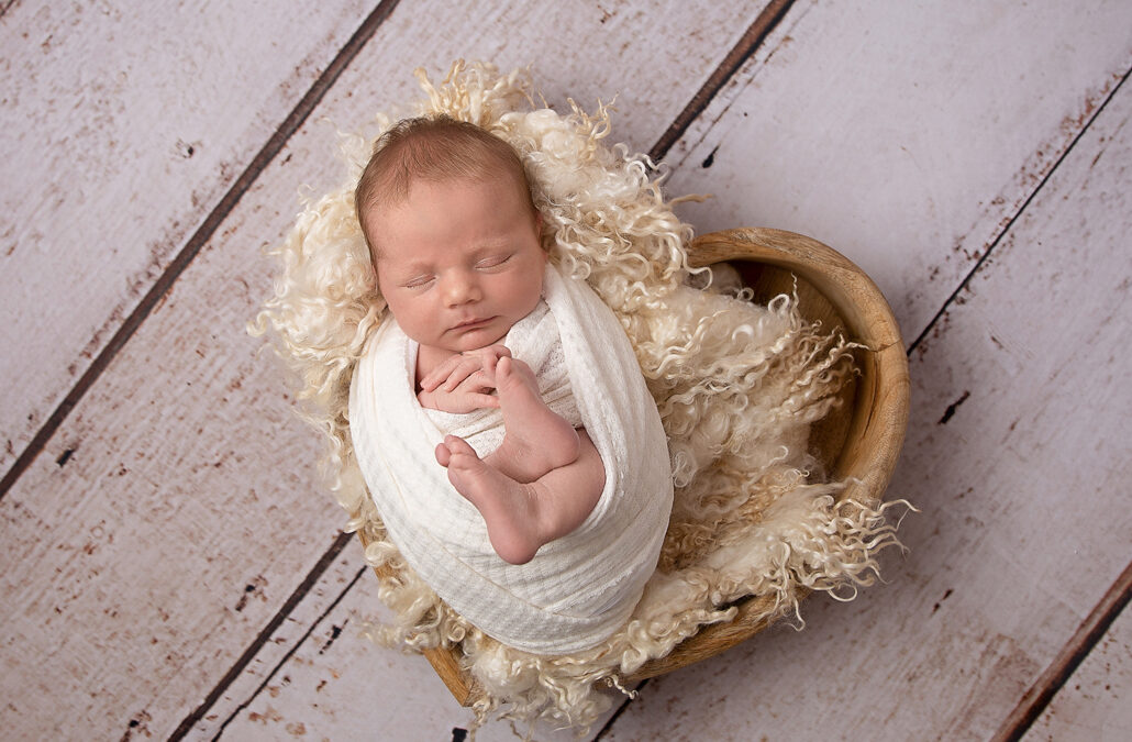 TIPS FOR BOOKING YOUR NEWBORN SESSION from Ipswich Photographer Little Violet Photography
